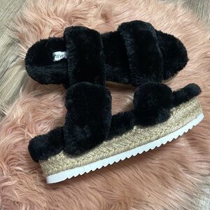 Steve Madden Black Faux Feur Katana Slippers Size 7.5 NWOT